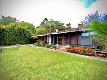 Casa Campestre con Quebrada Independiente Llanogrande