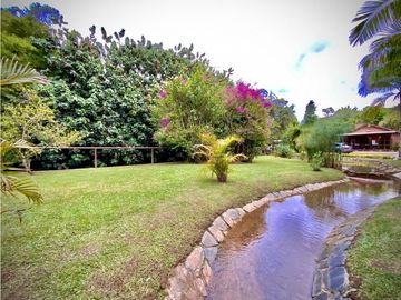 Casa Campestre con Quebrada Independiente Llanogrande