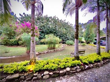 Casa Campestre con Quebrada Independiente Llanogrande