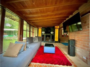 Casa Campestre con Quebrada Independiente Llanogrande