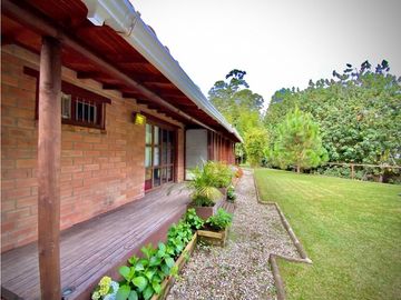 Casa Campestre con Quebrada Independiente Llanogrande