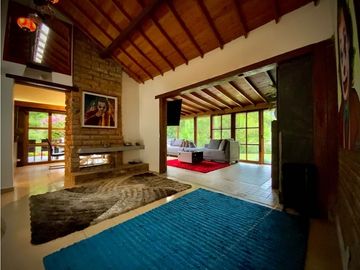 Casa Campestre con Quebrada Independiente Llanogrande