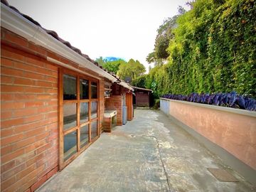 Casa Campestre con Quebrada Independiente Llanogrande