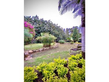 Casa Campestre con Quebrada Independiente Llanogrande