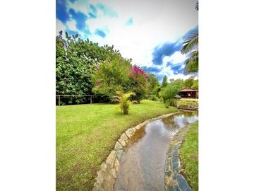 Casa Campestre con Quebrada Independiente Llanogrande