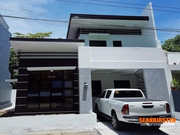 Elegant Contemporary House for Sale in Golden Glow Village