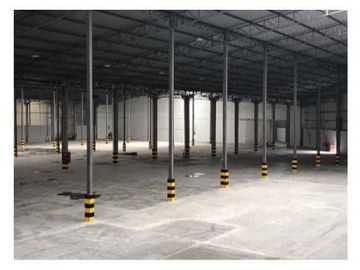 VIA DAULE, SECTOR PERIMETRAL SE VENDE O ALQUILA BODEGA DE 13000 M2 CON