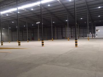 VIA DAULE, SECTOR PERIMETRAL SE VENDE O ALQUILA BODEGA DE 13000 M2 CON