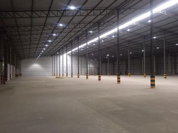 VIA DAULE, SECTOR PERIMETRAL SE VENDE O ALQUILA BODEGA DE 13000 M2 CON