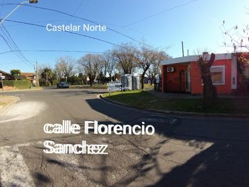 Venta de excelente PH en CASTELAR NORTE, sobre calle Florencio Sanchez al 2000