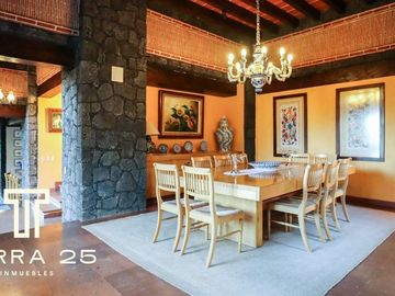 ESPECTACULAR PROPIEDAD EN CUERNAVACA CON TRES CASAS EN VENTA