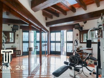 ESPECTACULAR PROPIEDAD EN CUERNAVACA CON TRES CASAS EN VENTA