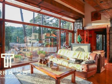 ESPECTACULAR PROPIEDAD EN CUERNAVACA CON TRES CASAS EN VENTA