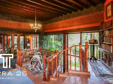 ESPECTACULAR PROPIEDAD EN CUERNAVACA CON TRES CASAS EN VENTA