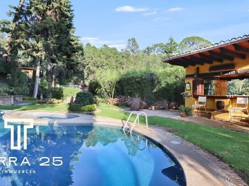 ESPECTACULAR PROPIEDAD EN CUERNAVACA CON TRES CASAS EN VENTA
