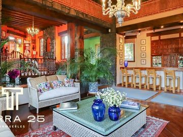 ESPECTACULAR PROPIEDAD EN CUERNAVACA CON TRES CASAS EN VENTA