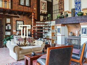 ESPECTACULAR PROPIEDAD EN CUERNAVACA CON TRES CASAS EN VENTA