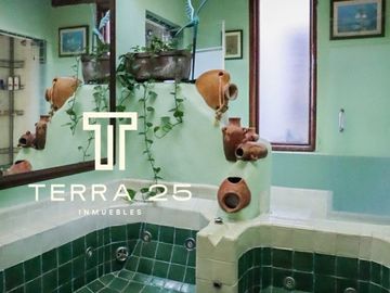 ESPECTACULAR PROPIEDAD EN CUERNAVACA CON TRES CASAS EN VENTA