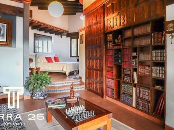 ESPECTACULAR PROPIEDAD EN CUERNAVACA CON TRES CASAS EN VENTA