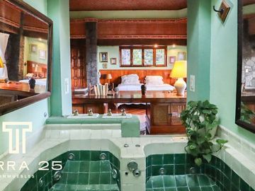 ESPECTACULAR PROPIEDAD EN CUERNAVACA CON TRES CASAS EN VENTA