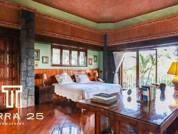 ESPECTACULAR PROPIEDAD EN CUERNAVACA CON TRES CASAS EN VENTA