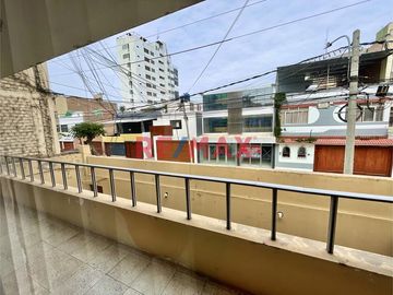 🏠 ¡Oportunidad inigualable en la prestigiosa Urbanización Santa Victoria de Chiclayo! 🌆

¿Buscas una propiedad espaciosa y con excelente ubicación?