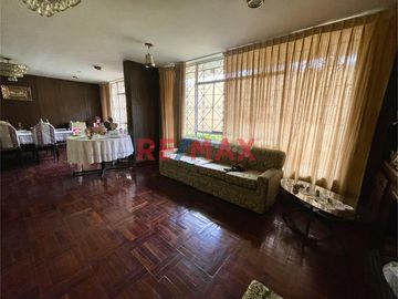 🏠 ¡Oportunidad inigualable en la prestigiosa Urbanización Santa Victoria de Chiclayo! 🌆

¿Buscas una propiedad espaciosa y con excelente ubicación?