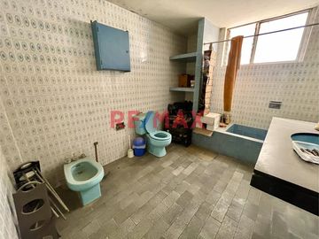 🏠 ¡Oportunidad inigualable en la prestigiosa Urbanización Santa Victoria de Chiclayo! 🌆

¿Buscas una propiedad espaciosa y con excelente ubicación?