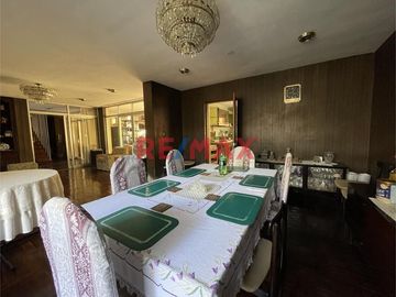 🏠 ¡Oportunidad inigualable en la prestigiosa Urbanización Santa Victoria de Chiclayo! 🌆

¿Buscas una propiedad espaciosa y con excelente ubicación?