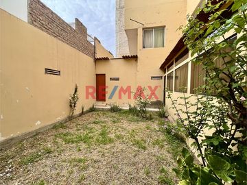 🏠 ¡Oportunidad inigualable en la prestigiosa Urbanización Santa Victoria de Chiclayo! 🌆

¿Buscas una propiedad espaciosa y con excelente ubicación?