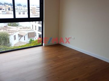 Exclusivos departamentos iluminados, con excelente ubicación en la Urb. Los Rosales, con vista a hermoso parque.
Financiado por el BCP.

ENTREGA MA