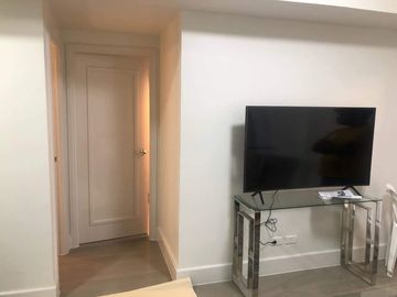 Condominium 1 Bedroom: 1BR Condo For Sale in The Proscenium Lincoln Tower Rockwell Makati City