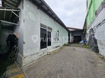 Gudang Dekat Pusat Kota Daerah Jagalan Solo