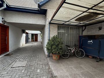 Casa en venta 4d,2b,1E. Metro Los Quillayes, La Florida