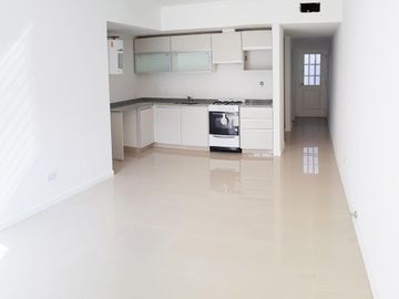 (RETASADO) A ESTRENAR PH 2 Ambientes. Planta Baja con Patio Parrilla Baño Completo dor/c. Placard Excelente Categoria