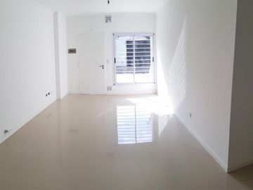 (RETASADO) A ESTRENAR PH 2 Ambientes. Planta Baja con Patio Parrilla Baño Completo dor/c. Placard Excelente Categoria