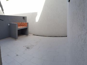 (RETASADO) A ESTRENAR PH 2 Ambientes. Planta Baja con Patio Parrilla Baño Completo dor/c. Placard Excelente Categoria