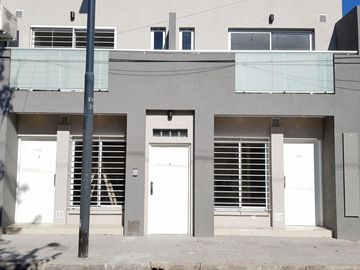 (RETASADO) A ESTRENAR PH 2 Ambientes. Planta Baja con Patio Parrilla Baño Completo dor/c. Placard Excelente Categoria