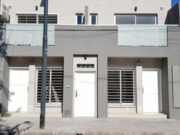 (RETASADO) A ESTRENAR PH 2 Ambientes. Planta Baja con Patio Parrilla Baño Completo dor/c. Placard Excelente Categoria