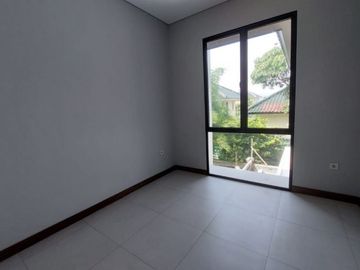 Rumah New Minimalis Siap Huni View Gunung di Cluster Bukit Golf Hijau Sentul City Bogor