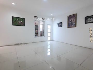 Rumah 3 Lantai Posisi Di Hook Bagus Siap Huni Di Graha Raya
