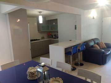 CASA CON ALBERCA Y AREAS VERDES, CUERNAVACA