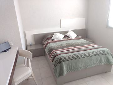 CASA CON ALBERCA Y AREAS VERDES, CUERNAVACA