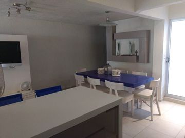 CASA CON ALBERCA Y AREAS VERDES, CUERNAVACA
