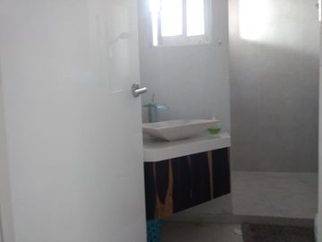 CASA CON ALBERCA Y AREAS VERDES, CUERNAVACA