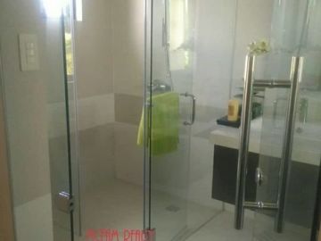 HOUSE & LOT FOR SALE IN NAIC CAVITE For more details, contact: DONALD PORTUGUEZ SUN# 0933825---- TM# 0955561----