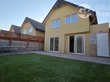 Casa en venta de 4D 3B 2E Condominio Laguna Norte navegable
