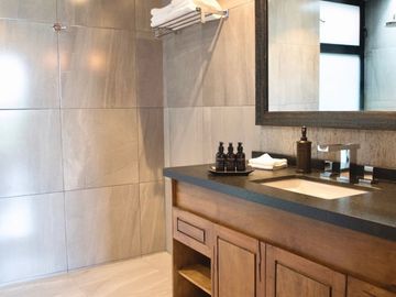 Departamento con alberca privada, edificio inspirado por arte