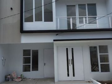 Rumah 2 lantai siap huni harga MURAH di daerah Kiarasari Buahbatu