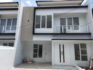 Rumah 2 lantai siap huni harga MURAH di daerah Kiarasari Buahbatu